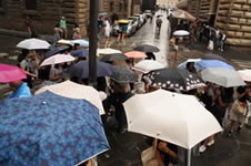 自主研修は雨の中でスタート。途中雷も鳴りました。